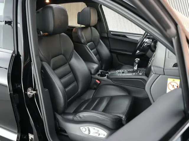 Porsche Macan view 5