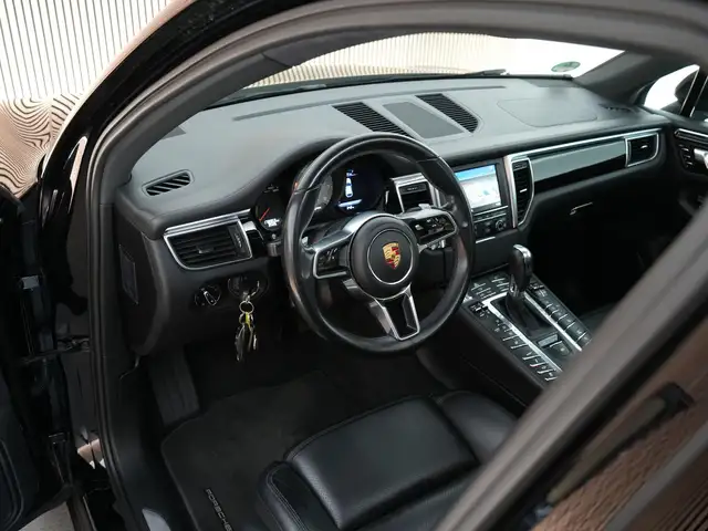 Porsche Macan view 9