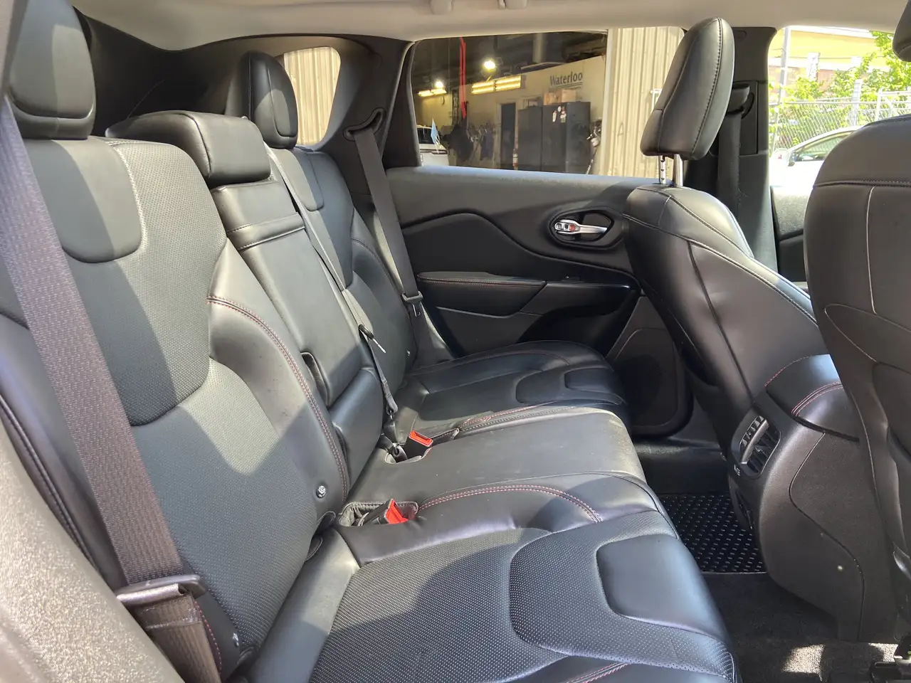 Jeep Cherokee photo Jeep Cherokee