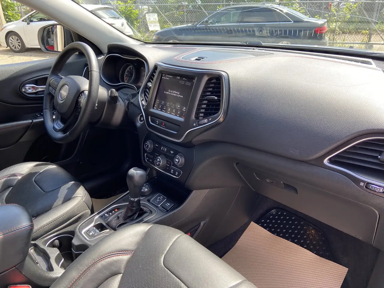 Jeep Cherokee photo Jeep Cherokee