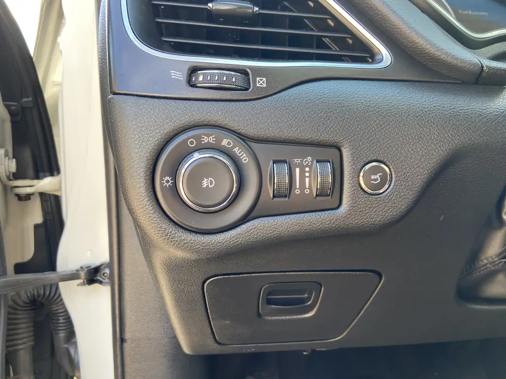 2019 Jeep Cherokee Trailhawk | Remote Start | Heated/Cooled Seats | P — photo 7