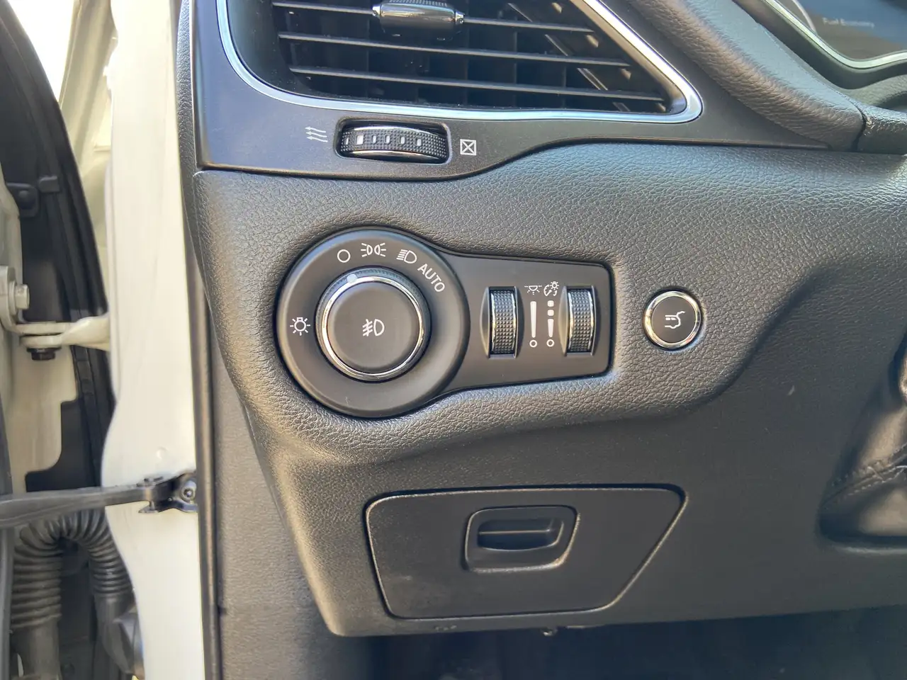 Jeep Cherokee photo Jeep Cherokee