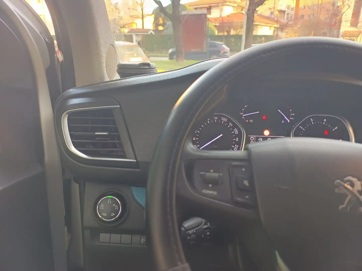 Peugeot Traveller compact allure - 2