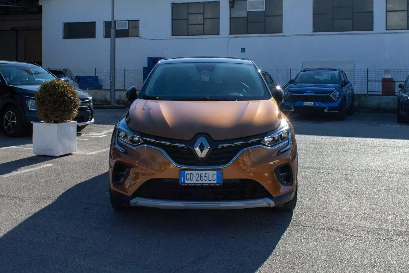 Renault Captur Plug-in Hybrid E-Tech 160 CV Intens Arancione - 2