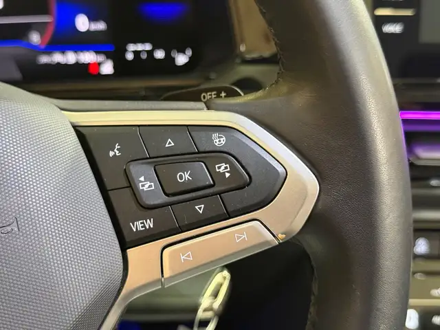 Volkswagen T-Roc view 16