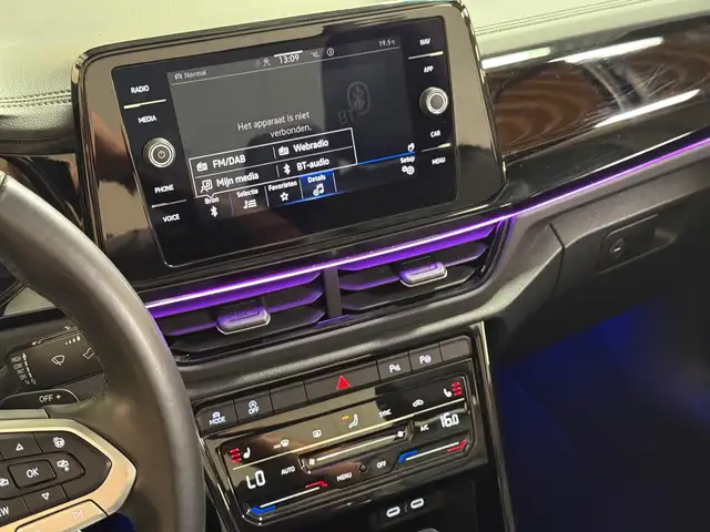Volkswagen T-Roc view 19