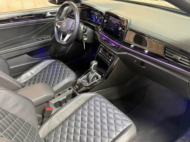 Volkswagen T-Roc view 10