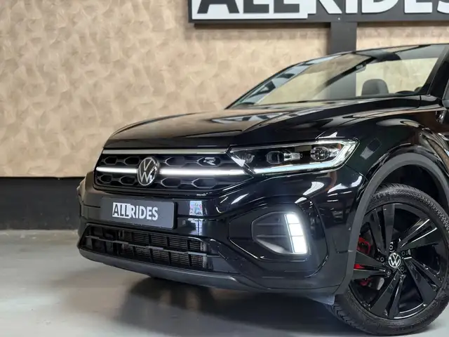 Volkswagen T-Roc view 3
