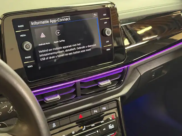 Volkswagen T-Roc view 22