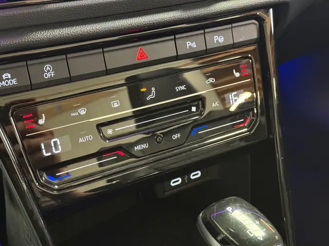 Volkswagen T-Roc view 17