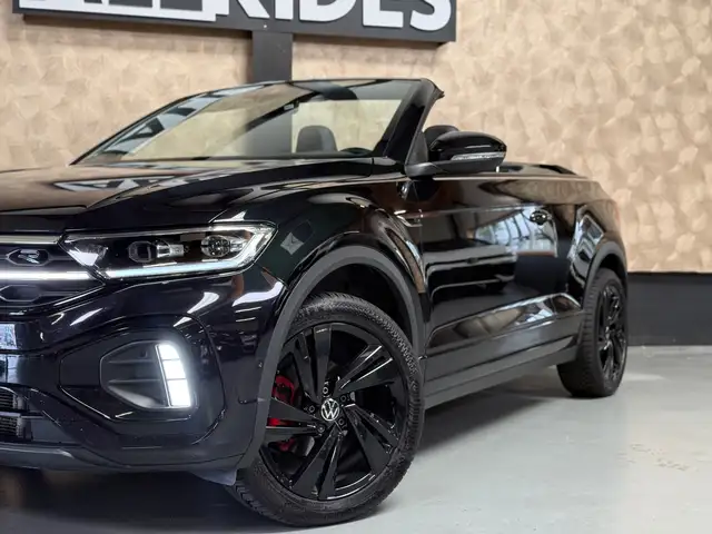 Volkswagen T-Roc view 2