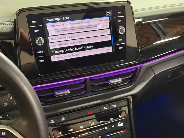 Volkswagen T-Roc view 21