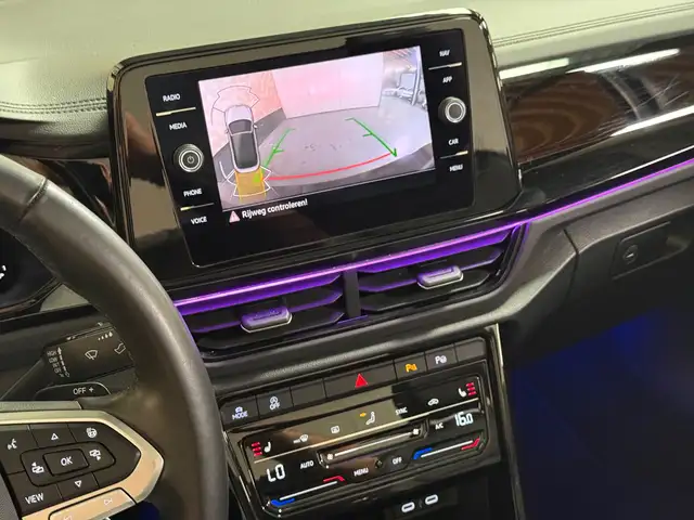 Volkswagen T-Roc view 20