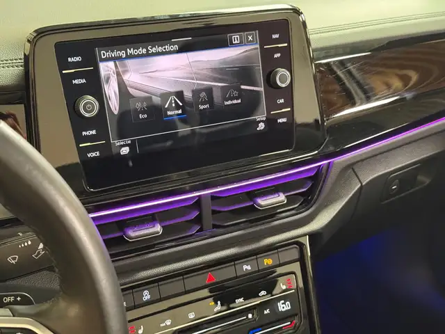 Volkswagen T-Roc view 25