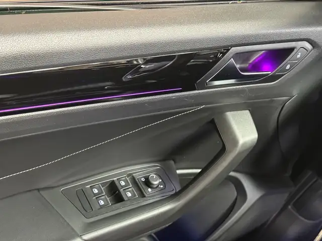 Volkswagen T-Roc view 13