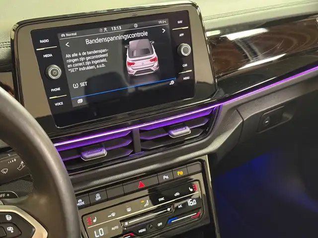 Volkswagen T-Roc view 26