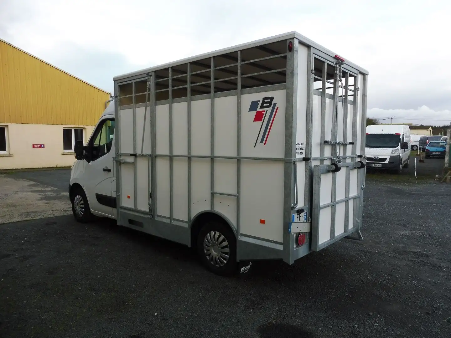Renault Master F3500 L2H2 2.3 DCI 150CH ENERGY CONFORT EURO6 Wit - 2