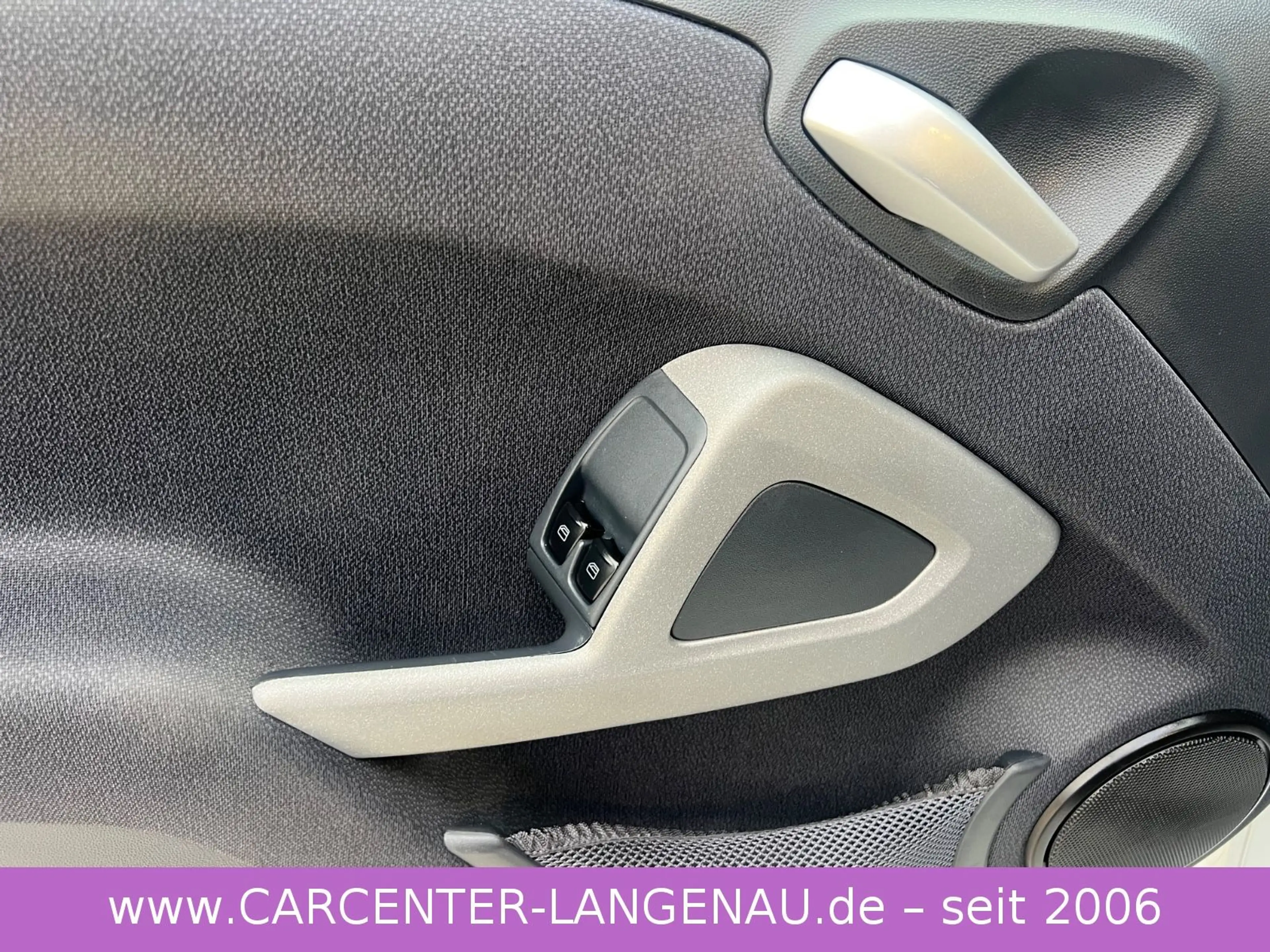 smart forTwo fortwo cabrio Micro Hybrid Drive 52 kW — photo 12