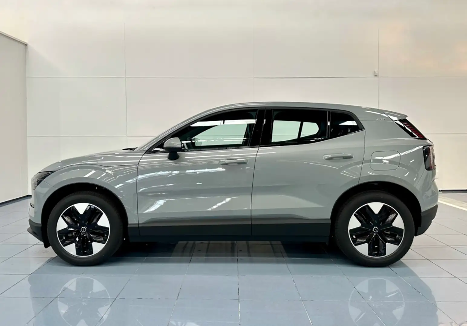 Volvo EX30 Single Extended Range Core RWD Gris - 2
