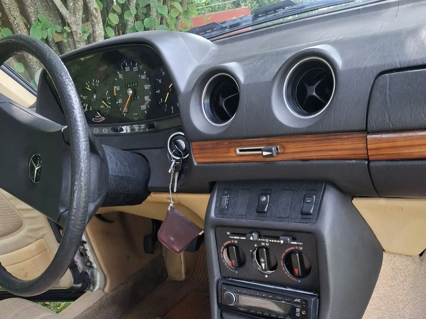 Mercedes-Benz 200 W123 Weiß - 2