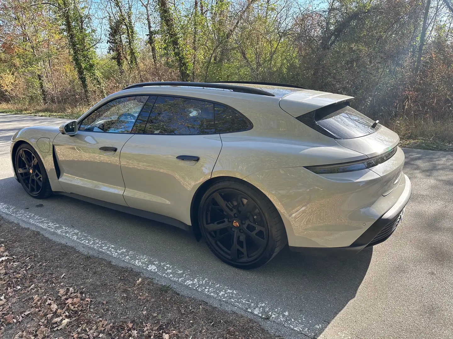 Porsche Taycan Sport Turismo / Kreide / Approved / 21" / Sport Chrono / Luftfahrwerk / ACC / Hinterachslenkung / Bose / Grau - 2