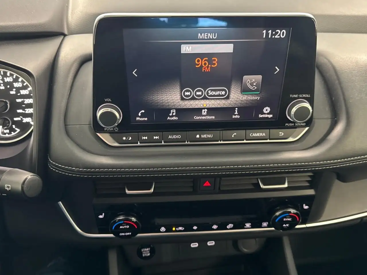 Nissan Rogue снимка Nissan Rogue