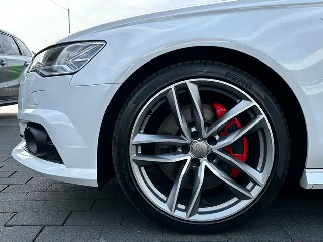 Audi A6 Avant view 9