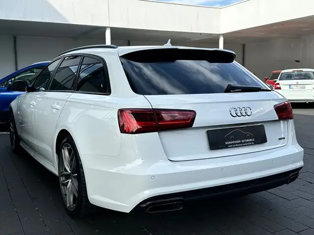 Audi A6 Avant view 3