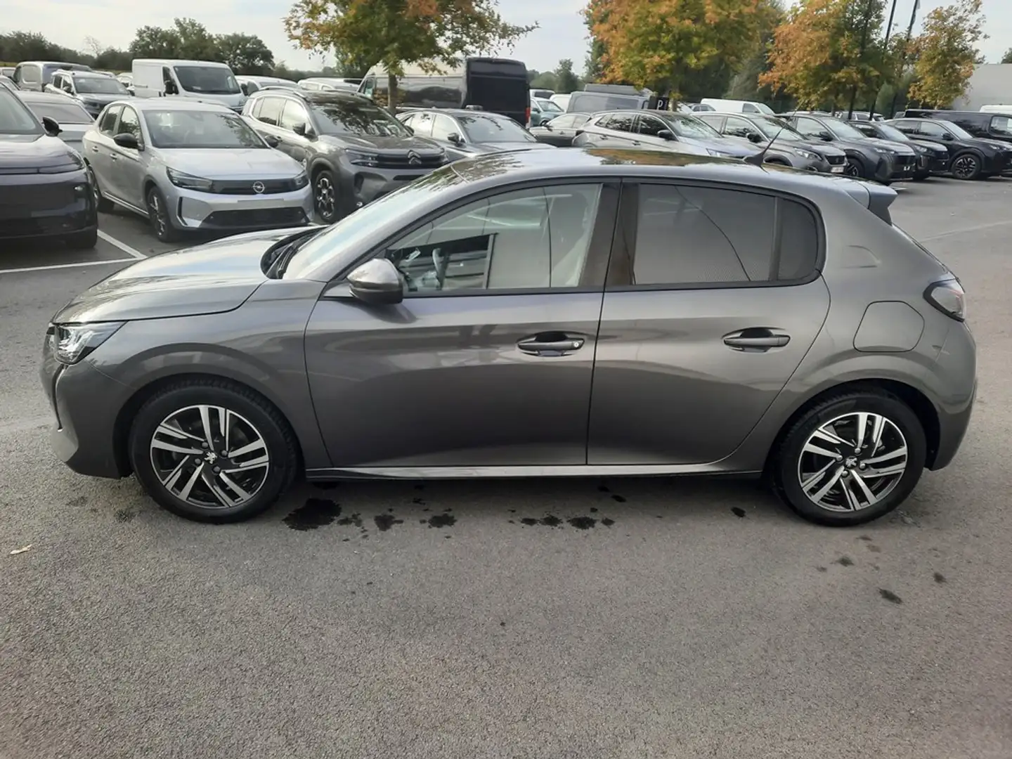 Peugeot 208 Allure 1.2 PureTech Stop&Start 100 pk Man.6 Grijs - 2