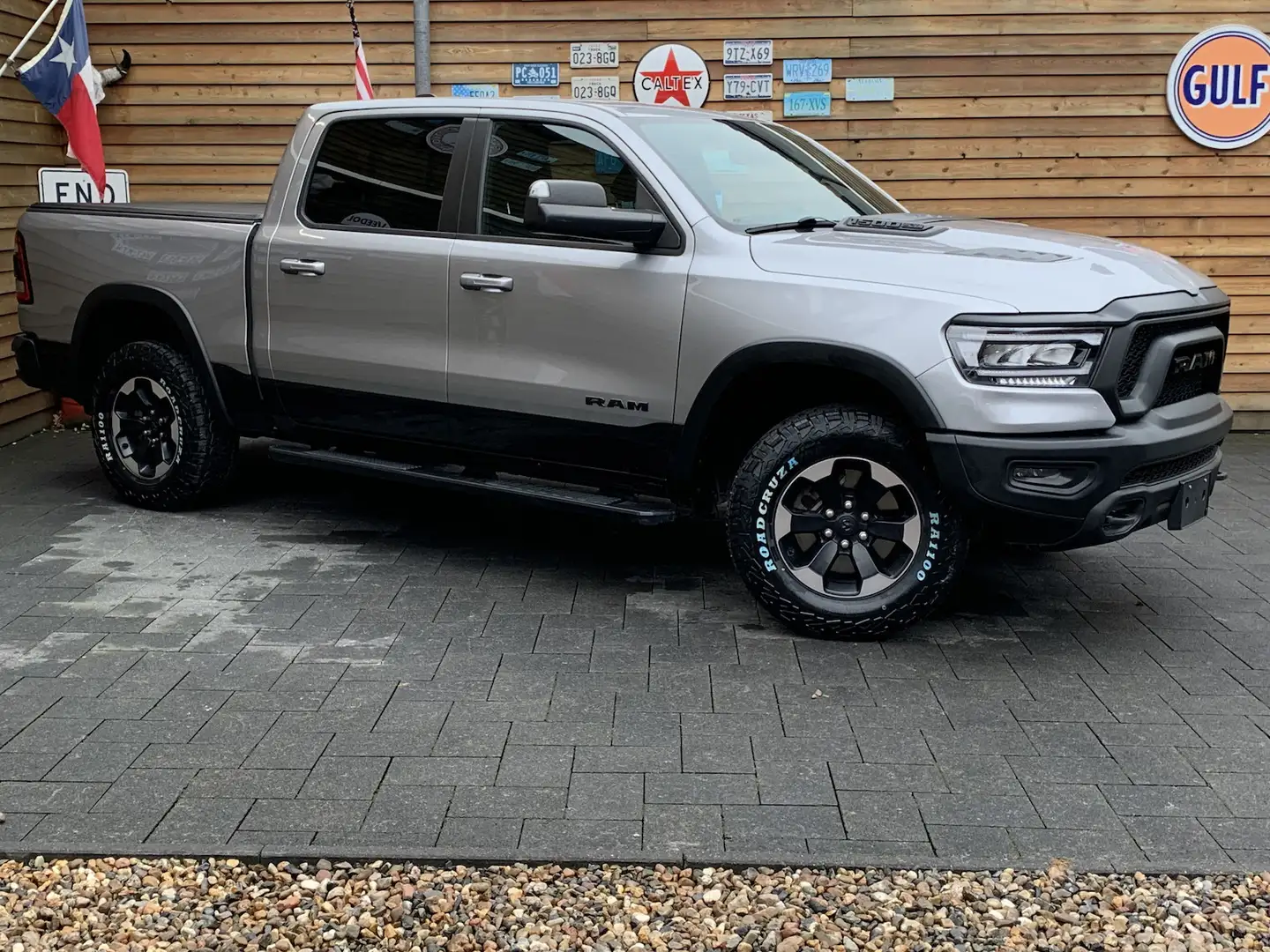 Dodge RAM 1500 Rebel Crew Cab 4x4 5,7 LPG LED SHZ Silber - 2