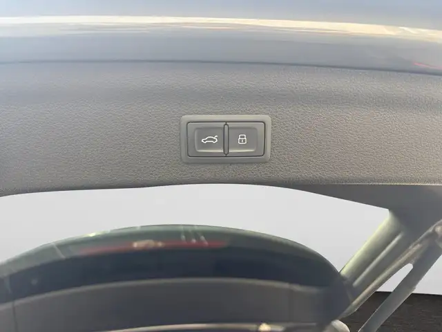 Audi Q3 view 15