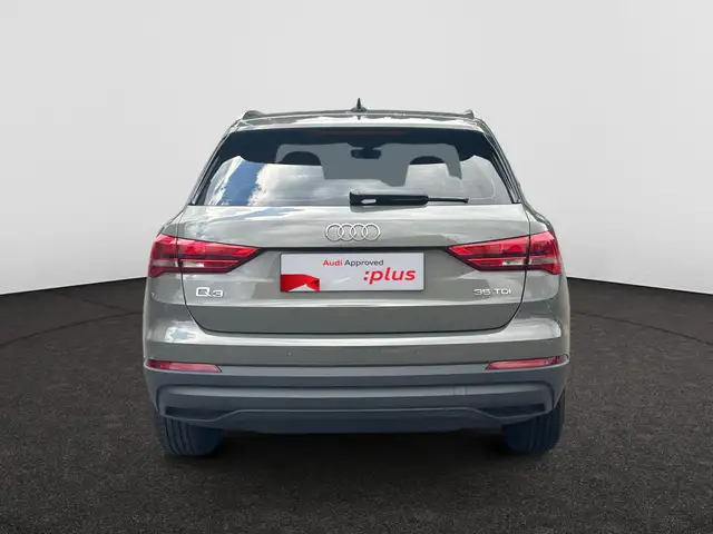Audi Q3 view 6