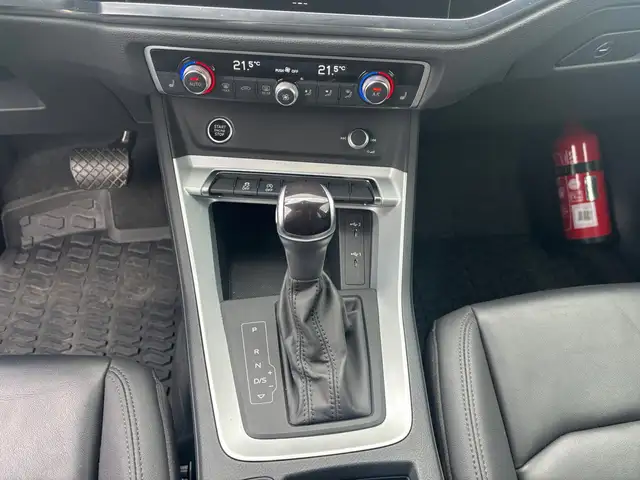 Audi Q3 view 11