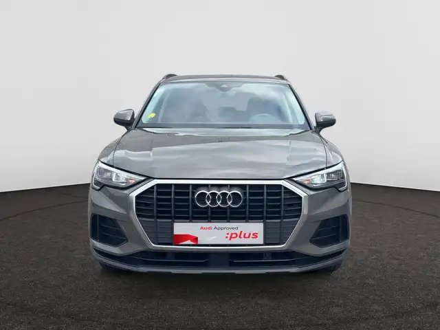 Audi Q3 view 3