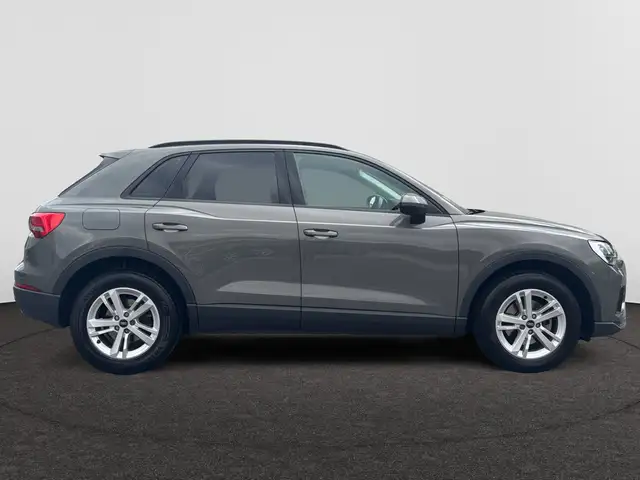 Audi Q3 view 7