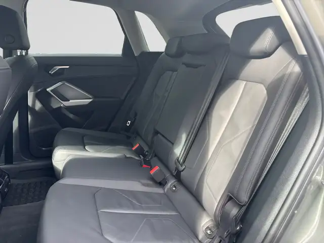 Audi Q3 view 10