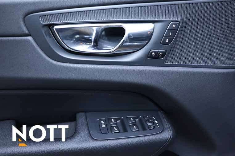 2018 Volvo XC60 T6 INSCRIPTION | Local Manitoba thumb 11