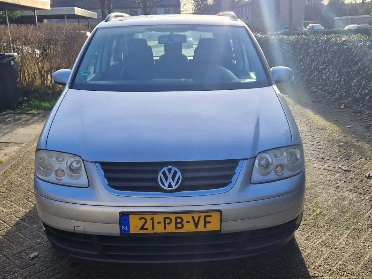 Volkswagen Touran 2.0-16V FSI Trendl. Zilver - 1