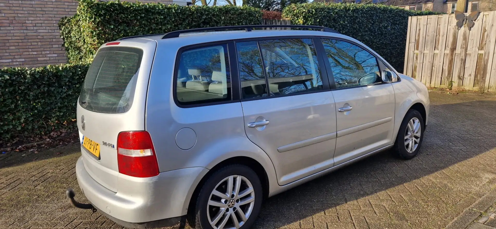 Volkswagen Touran 2.0-16V FSI Trendl. Zilver - 2