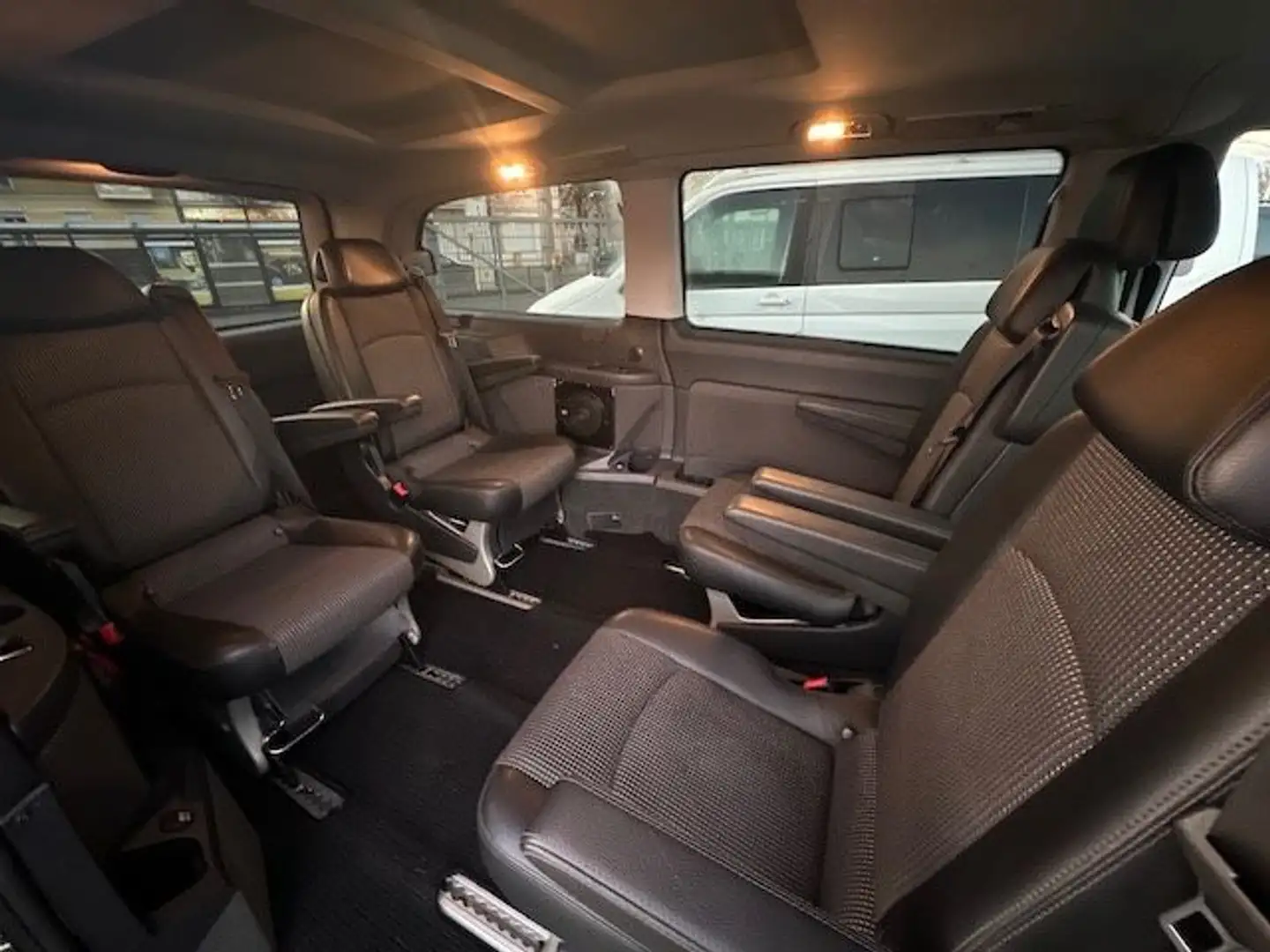 Mercedes-Benz Viano 3.0 CDI Edition lang / CARPLAY / TEMPOMAT Bruin - 2