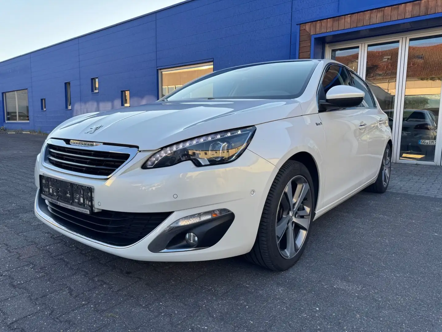 Peugeot 308 Allure*Kamera*PDC*NAVI*SHZ*AHK Weiß - 2