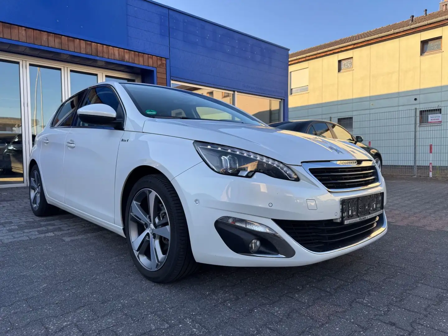 Peugeot 308 Allure*Kamera*PDC*NAVI*SHZ*AHK Weiß - 1