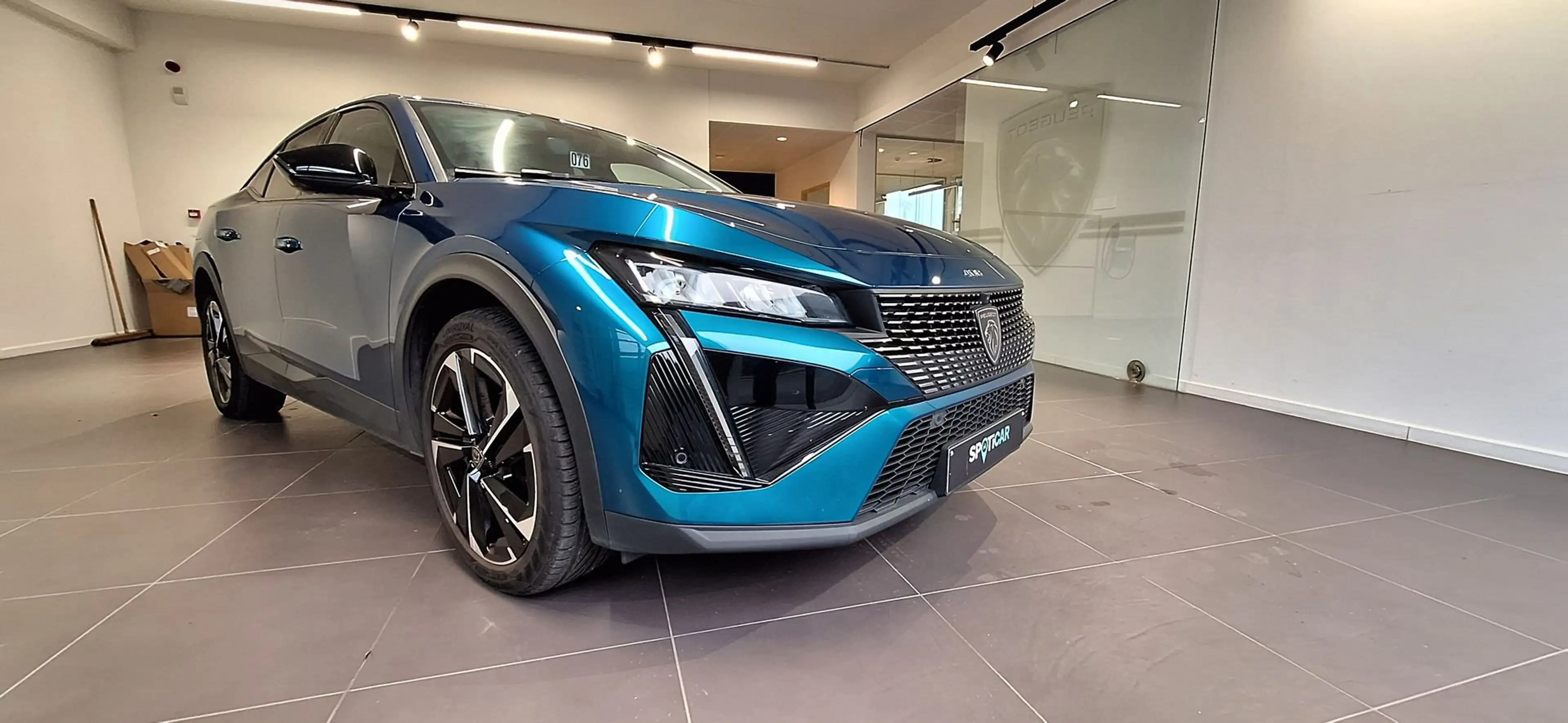 Peugeot 408 PureTech S&S Allure EAT8 — photo 8