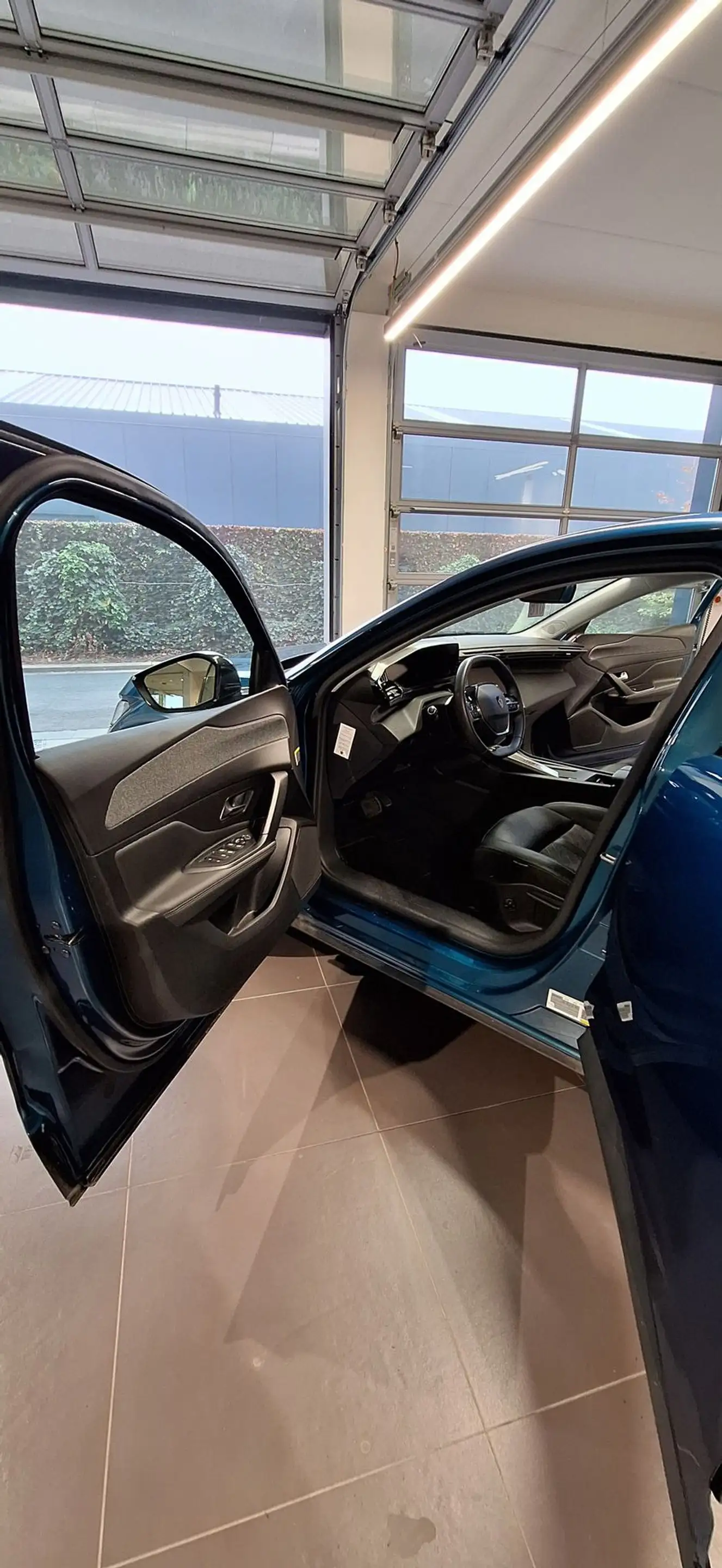 Peugeot 408 PureTech S&S Allure EAT8 — photo 14