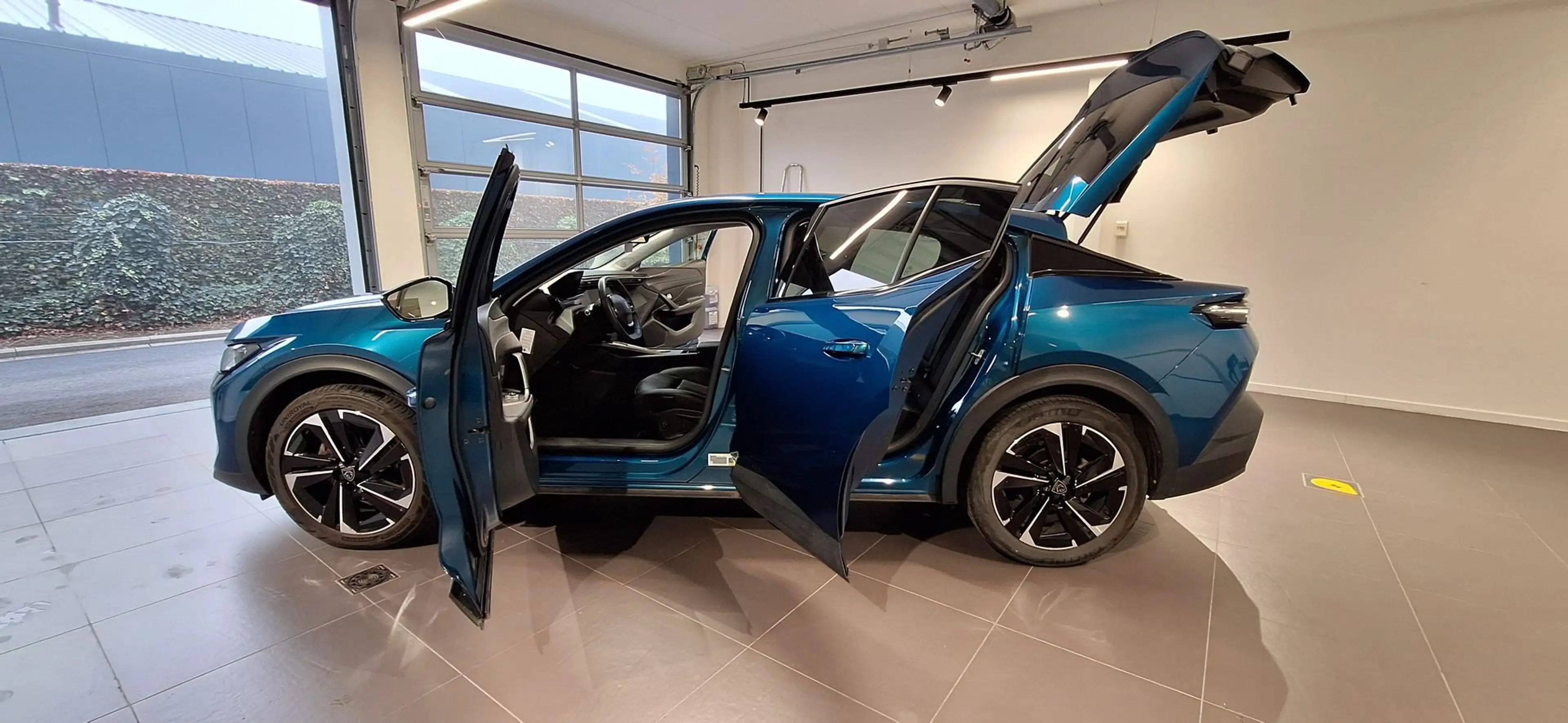Peugeot 408 PureTech S&S Allure EAT8 — photo 11