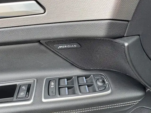 Jaguar XF view 15