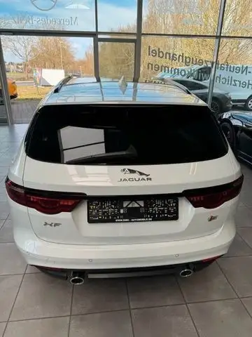 Jaguar XF view 6