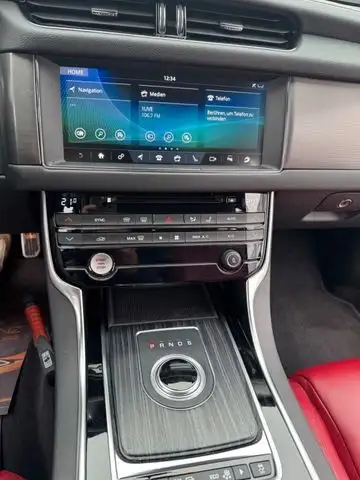 Jaguar XF view 9