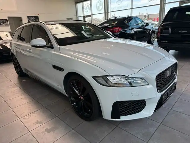 Jaguar XF view 5
