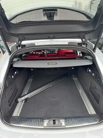 Jaguar XF view 14